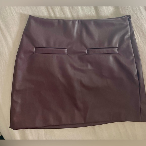 A New Day Faux Leather Mini Skirt in Burgundy NWT Size 2 - Picture 5 of 5